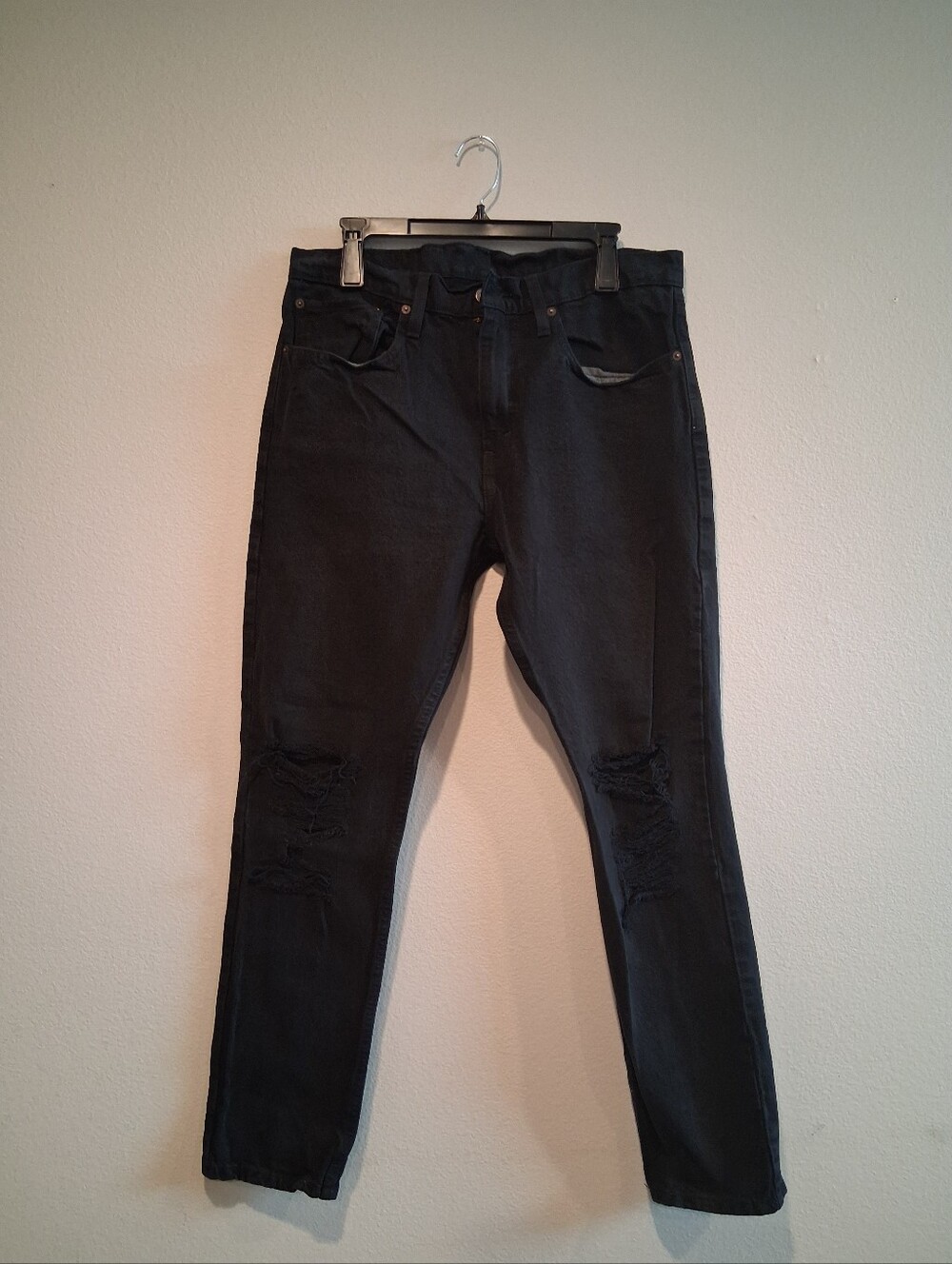 Levi's Men's Black Distressed Slim Jeans